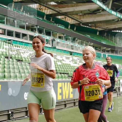 13.09.2026 - 21. swb-Marathon Bremen Michael Burmester http://msf.ph/oto/10417134 13.09.2026 10:42:30 Laufen im Stadion 10002, 10148, 10163, 10247, 10303, 10330, 10361, 10362, 10395, 10396, 10399, 10414, 10419, 10422, 10461, 10462, 10474, 10490, 10491, 10519, 10527, 10546, 10547, 10557, 10572, 10644, 10665, 10705, 10719, 10722, 10752, 10768, 10773, 10776, 10784, 10804, 10805, 10854, 10859, 10880, 10889, 10909, 10963, 10977, 11026, 11027, 11041, 11043, 11048, 11078, 11084, 11085, 11090, 11097, 11098, 11140, 11173, 11192, 11274 meine-sportfotos.de