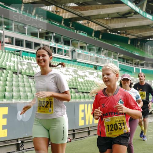 13.09.2026 - 21. swb-Marathon Bremen Michael Burmester http://msf.ph/oto/10417148 13.09.2026 10:42:30 Laufen im Stadion 10002, 10148, 10163, 10247, 10303, 10330, 10361, 10362, 10395, 10396, 10399, 10414, 10419, 10422, 10461, 10462, 10474, 10490, 10491, 10519, 10527, 10546, 10547, 10557, 10572, 10644, 10665, 10705, 10719, 10722, 10752, 10768, 10773, 10776, 10784, 10804, 10805, 10854, 10859, 10880, 10889, 10909, 10963, 10977, 11026, 11027, 11041, 11043, 11048, 11078, 11084, 11085, 11090, 11097, 11098, 11140, 11173, 11192, 11274 meine-sportfotos.de