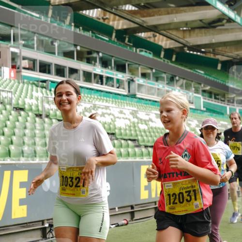 13.09.2026 - 21. swb-Marathon Bremen Michael Burmester http://msf.ph/oto/10417159 13.09.2026 10:42:30 Laufen im Stadion 10002, 10148, 10163, 10247, 10303, 10330, 10361, 10362, 10395, 10396, 10399, 10414, 10419, 10422, 10461, 10462, 10474, 10490, 10491, 10519, 10527, 10546, 10547, 10557, 10572, 10644, 10665, 10705, 10719, 10722, 10752, 10768, 10773, 10776, 10784, 10804, 10805, 10854, 10859, 10880, 10889, 10909, 10963, 10977, 11026, 11027, 11041, 11043, 11048, 11078, 11084, 11085, 11090, 11097, 11098, 11140, 11173, 11192, 11274 meine-sportfotos.de