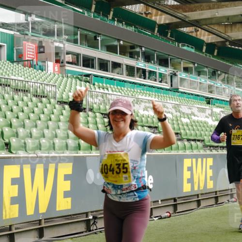 13.09.2026 - 21. swb-Marathon Bremen Michael Burmester http://msf.ph/oto/10417179 13.09.2026 10:42:31 Laufen im Stadion 10002, 10148, 10163, 10247, 10303, 10330, 10361, 10362, 10395, 10396, 10399, 10414, 10419, 10422, 10461, 10462, 10474, 10490, 10491, 10519, 10527, 10546, 10547, 10557, 10572, 10644, 10665, 10705, 10719, 10722, 10752, 10768, 10773, 10776, 10784, 10804, 10805, 10854, 10859, 10880, 10889, 10909, 10963, 10977, 11026, 11027, 11041, 11043, 11048, 11078, 11084, 11085, 11090, 11097, 11098, 11140, 11173, 11192, 11274 meine-sportfotos.de