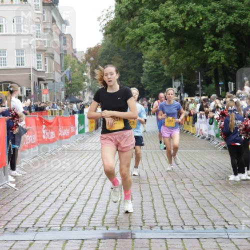 13.09.2026 - Kiel Lauf Yannick Fuchs http://msf.ph/oto/10417199 13.09.2026 09:38:25 Ziel 1806, 1946, 2480, 2903, 3315, 3344, 4043, 9825, 11351, 152, 235, 836, 1487, 2221, 2408, 2638, 2854, 4089, 5242, 5534, 5930, 6277, 7459, 7723, 8702, 10444, 10690, 12613, 3814, 4518, 4975, 6989, 8482, 9759, 10415, 2057, 2221, 2638, 4790, 9518 meine-sportfotos.de