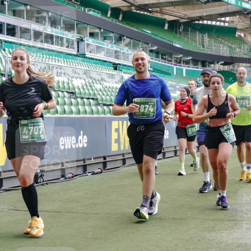 13.09.2026 - 21. swb-Marathon Bremen Michael Burmester http://msf.ph/oto/10417215 13.09.2026 13:20:08 Laufen im Stadion 333, 464, 486, 512, 704, 921, 938, 1066, 1129, 1156, 1409, 1431, 1439, 1446, 1506, 1697, 1756, 1765, 1815, 1846, 1916, 2010, 2028, 2064, 2139, 2201, 2224, 2240, 2278, 2315, 2349, 2394, 2395, 2417, 2437, 2501, 2519, 2533, 2557, 2563, 2588, 2622, 2626, 2689, 2694, 2695, 2702, 2703, 2722, 2756, 2786, 2793, 2843, 2845, 2886, 2944, 2983, 3004, 3017, 3018, 3031, 3035, 3036, 3037, 3046, 3059, 3072, 3102, 3116, 3139, 3189, 3198, 3243, 3263, 3264, 3285, 3287, 3310, 3315, 3619 meine-sportfotos.de