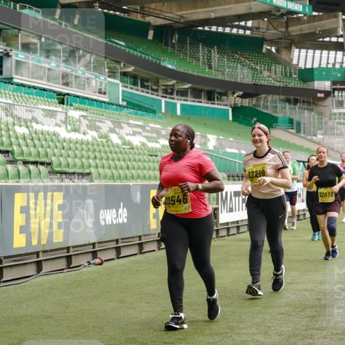 13.09.2026 - 21. swb-Marathon Bremen Michael Burmester http://msf.ph/oto/10417227 13.09.2026 10:42:34 Laufen im Stadion 10002, 10148, 10163, 10247, 10303, 10330, 10361, 10362, 10395, 10396, 10399, 10414, 10419, 10422, 10461, 10462, 10474, 10490, 10491, 10519, 10527, 10546, 10547, 10557, 10572, 10644, 10665, 10705, 10719, 10722, 10752, 10768, 10773, 10776, 10784, 10804, 10805, 10854, 10859, 10880, 10889, 10909, 10963, 10977, 11026, 11027, 11041, 11043, 11048, 11078, 11084, 11085, 11090, 11097, 11098, 11140, 11173, 11192, 11274 meine-sportfotos.de
