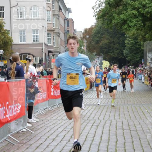 13.09.2026 - Kiel Lauf Yannick Fuchs http://msf.ph/oto/10417323 13.09.2026 09:38:32 Ziel 1806, 3315, 3344, 4043, 4518, 4975, 6989, 9825, 11351, 152, 235, 836, 1487, 1946, 2408, 2480, 2903, 4089, 5242, 5534, 5930, 6277, 7459, 10444, 12613, 3814, 7747, 8482, 9759, 10415, 10894, 2221, 2638, 2854, 4089, 7723, 8702, 10444, 10690 meine-sportfotos.de