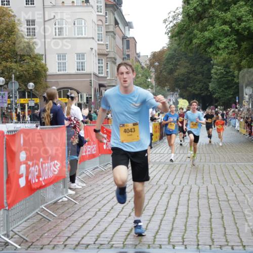 13.09.2026 - Kiel Lauf Yannick Fuchs http://msf.ph/oto/10417329 13.09.2026 09:38:32 Ziel 1806, 3315, 3344, 4043, 4518, 4975, 6989, 9825, 11351, 152, 235, 836, 1487, 1946, 2408, 2480, 2903, 4089, 5242, 5534, 5930, 6277, 7459, 10444, 12613, 3814, 7747, 8482, 9759, 10415, 10894, 2221, 2638, 2854, 4089, 7723, 8702, 10444, 10690 meine-sportfotos.de