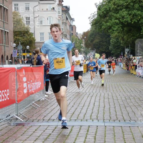 13.09.2026 - Kiel Lauf Yannick Fuchs http://msf.ph/oto/10417341 13.09.2026 09:38:32 Ziel 1806, 3315, 3344, 4043, 4518, 4975, 6989, 9825, 11351, 152, 235, 836, 1487, 1946, 2408, 2480, 2903, 4089, 5242, 5534, 5930, 6277, 7459, 10444, 12613, 3814, 7747, 8482, 9759, 10415, 10894, 2221, 2638, 2854, 4089, 7723, 8702, 10444, 10690 meine-sportfotos.de