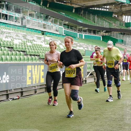 13.09.2026 - 21. swb-Marathon Bremen Michael Burmester http://msf.ph/oto/10417355 13.09.2026 10:42:37 Laufen im Stadion 10002, 10148, 10163, 10247, 10303, 10330, 10361, 10362, 10395, 10396, 10399, 10414, 10422, 10461, 10462, 10474, 10490, 10491, 10519, 10527, 10546, 10547, 10557, 10572, 10644, 10665, 10705, 10719, 10722, 10752, 10773, 10776, 10784, 10804, 10805, 10854, 10859, 10880, 10889, 10909, 10963, 10977, 11026, 11027, 11041, 11043, 11048, 11078, 11084, 11085, 11090, 11097, 11098, 11140, 11173, 11192, 11274 meine-sportfotos.de
