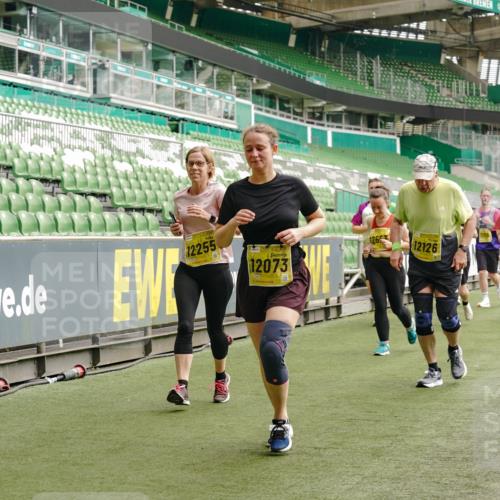 13.09.2026 - 21. swb-Marathon Bremen Michael Burmester http://msf.ph/oto/10417366 13.09.2026 10:42:37 Laufen im Stadion 10002, 10148, 10163, 10247, 10303, 10330, 10361, 10362, 10395, 10396, 10399, 10414, 10422, 10461, 10462, 10474, 10490, 10491, 10519, 10527, 10546, 10547, 10557, 10572, 10644, 10665, 10705, 10719, 10722, 10752, 10773, 10776, 10784, 10804, 10805, 10854, 10859, 10880, 10889, 10909, 10963, 10977, 11026, 11027, 11041, 11043, 11048, 11078, 11084, 11085, 11090, 11097, 11098, 11140, 11173, 11192, 11274 meine-sportfotos.de
