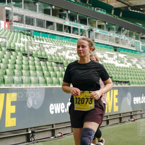 13.09.2026 - 21. swb-Marathon Bremen Michael Burmester http://msf.ph/oto/10417388 13.09.2026 10:42:38 Laufen im Stadion 10002, 10004, 10148, 10163, 10247, 10303, 10330, 10361, 10362, 10395, 10396, 10399, 10414, 10422, 10461, 10462, 10474, 10490, 10491, 10519, 10527, 10546, 10547, 10557, 10572, 10665, 10705, 10719, 10722, 10752, 10773, 10776, 10784, 10804, 10805, 10854, 10859, 10880, 10889, 10909, 10963, 10977, 11026, 11027, 11041, 11043, 11048, 11078, 11084, 11085, 11090, 11097, 11098, 11140, 11173, 11192, 11274 meine-sportfotos.de