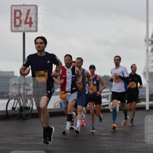 13.09.2026 - Kiel Lauf Andreas Tolksdorf http://msf.ph/oto/10417445 13.09.2026 10:56:25 Kiellinie 4, 38, 3398, 2457 meine-sportfotos.de