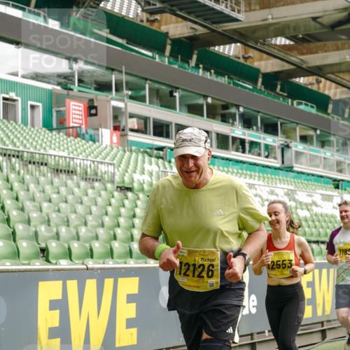 13.09.2026 - 21. swb-Marathon Bremen Michael Burmester http://msf.ph/oto/10417472 13.09.2026 10:42:41 Laufen im Stadion 10002, 10004, 10005, 10148, 10163, 10247, 10271, 10303, 10330, 10361, 10362, 10395, 10396, 10414, 10422, 10461, 10462, 10474, 10490, 10491, 10519, 10546, 10547, 10557, 10572, 10665, 10705, 10719, 10722, 10752, 10773, 10776, 10784, 10804, 10805, 10854, 10859, 10880, 10889, 10909, 10963, 10977, 11026, 11027, 11041, 11043, 11048, 11078, 11084, 11085, 11090, 11097, 11098, 11140, 11173, 11192, 11274 meine-sportfotos.de