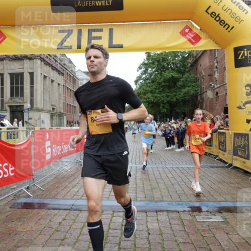 13.09.2026 - Kiel Lauf Yannick Fuchs http://msf.ph/oto/10417479 13.09.2026 09:38:45 Ziel 3814, 4518, 4975, 7747, 8482, 9759, 10415, 10894, 152, 1487, 1806, 1946, 2480, 2903, 3315, 3344, 4043, 4518, 6277, 6989, 9825, 11351, 682, 1702, 1927, 4314, 8313, 8943, 9838, 152, 235, 836, 1487, 2408, 5242, 5534, 7459, 12613 meine-sportfotos.de