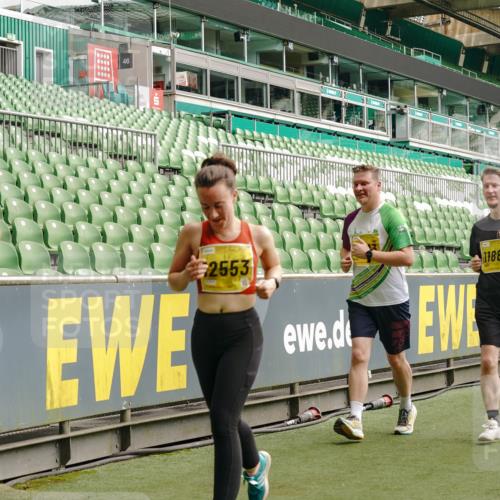 13.09.2026 - 21. swb-Marathon Bremen Michael Burmester http://msf.ph/oto/10417516 13.09.2026 10:42:42 Laufen im Stadion 10002, 10004, 10005, 10148, 10163, 10247, 10271, 10303, 10330, 10361, 10362, 10395, 10396, 10402, 10422, 10461, 10462, 10474, 10490, 10491, 10519, 10546, 10547, 10557, 10572, 10665, 10705, 10719, 10722, 10752, 10773, 10776, 10784, 10804, 10805, 10854, 10859, 10880, 10889, 10909, 10963, 10977, 11026, 11027, 11041, 11043, 11048, 11078, 11084, 11085, 11090, 11097, 11098, 11140, 11173, 11192, 11274 meine-sportfotos.de