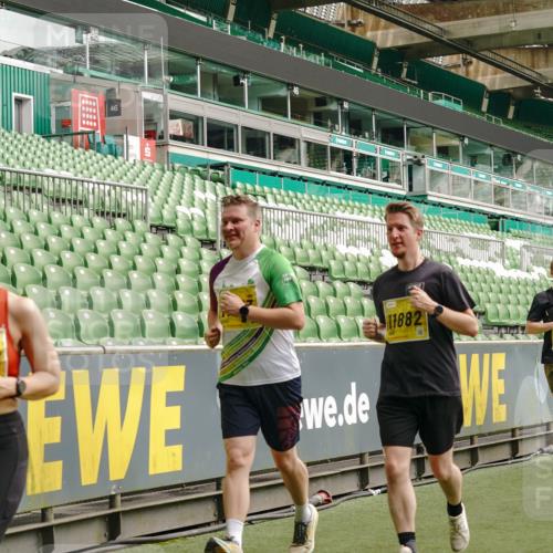 13.09.2026 - 21. swb-Marathon Bremen Michael Burmester http://msf.ph/oto/10417529 13.09.2026 10:42:42 Laufen im Stadion 10002, 10004, 10005, 10148, 10163, 10247, 10271, 10303, 10330, 10361, 10362, 10395, 10396, 10402, 10422, 10461, 10462, 10474, 10490, 10491, 10519, 10546, 10547, 10557, 10572, 10665, 10705, 10719, 10722, 10752, 10773, 10776, 10784, 10804, 10805, 10854, 10859, 10880, 10889, 10909, 10963, 10977, 11026, 11027, 11041, 11043, 11048, 11078, 11084, 11085, 11090, 11097, 11098, 11140, 11173, 11192, 11274 meine-sportfotos.de