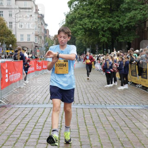 13.09.2026 - Kiel Lauf Yannick Fuchs http://msf.ph/oto/10417566 13.09.2026 09:38:51 Ziel 682, 4314, 7747, 8313, 8482, 9759, 9838, 10415, 10894, 1806, 1946, 2480, 2903, 3315, 3344, 3814, 4043, 4518, 4975, 6989, 8482, 9825, 11351, 20, 1702, 1927, 8943, 12496, 152, 1487, 2903, 5242, 6277 meine-sportfotos.de