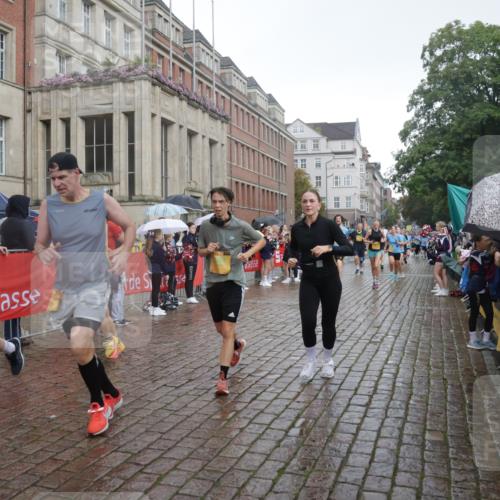 13.09.2026 - Kiel Lauf Yannick Fuchs http://msf.ph/oto/10417606 13.09.2026 10:49:42 Ziel 1388, 2167, 2245, 2668, 3259, 3294, 3311, 3459, 3508, 3979, 4049, 5179, 5350, 5651, 5849, 6024, 6157, 6292, 6339, 6877, 7011, 7311, 8263, 8644, 8717, 8977, 9037, 9107, 9275, 9469, 10037, 10191, 10204, 10516, 10703, 11354, 11880, 12180, 12378, 12410, 12515, 810, 959, 1533, 1770, 2010, 2051, 2074, 2133, 2705, 2879, 3259, 3523, 3528, 3640, 3895, 4169, 4206, 4599, 4670, 4815, 4937, 5054, 5480, 5543, 5614, 5741, 6034, 6321, 6855, 6933, 7182, 7545, 8329, 8594, 1533 meine-sportfotos.de