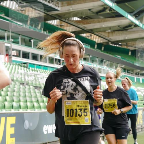 13.09.2026 - 21. swb-Marathon Bremen Michael Burmester http://msf.ph/oto/10417611 13.09.2026 10:42:44 Laufen im Stadion 10002, 10004, 10005, 10148, 10163, 10271, 10303, 10330, 10361, 10362, 10395, 10396, 10402, 10422, 10461, 10462, 10474, 10490, 10491, 10519, 10546, 10547, 10557, 10572, 10665, 10705, 10719, 10722, 10752, 10773, 10776, 10784, 10805, 10854, 10859, 10880, 10889, 10909, 10963, 10977, 11026, 11027, 11041, 11043, 11078, 11084, 11085, 11090, 11097, 11098, 11140, 11173, 11192, 11274, 11482 meine-sportfotos.de