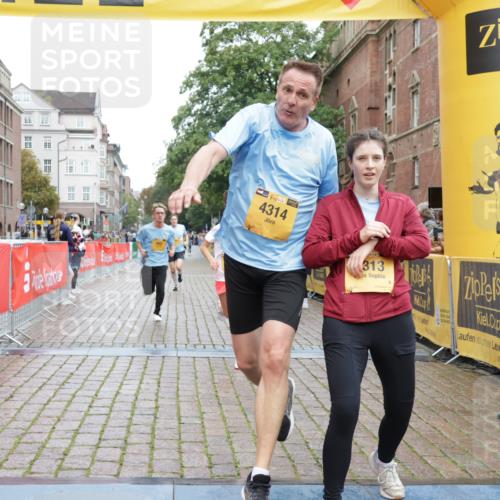 13.09.2026 - Kiel Lauf Yannick Fuchs http://msf.ph/oto/10417617 13.09.2026 09:38:56 Ziel 682, 4314, 7747, 8313, 8943, 9838, 10894, 1806, 1946, 2480, 3315, 3344, 3814, 4043, 4518, 4975, 6989, 7747, 8482, 9759, 9825, 10415, 11351, 20, 1702, 1927, 5272, 5398, 5869, 7431, 12496, 12682, 1946, 2480, 2903, 6277, 11351 meine-sportfotos.de