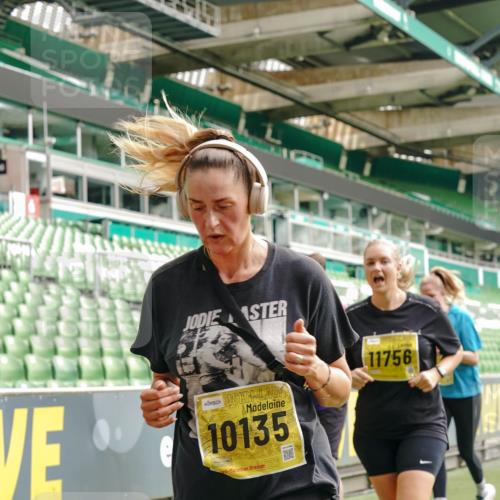 13.09.2026 - 21. swb-Marathon Bremen Michael Burmester http://msf.ph/oto/10417622 13.09.2026 10:42:45 Laufen im Stadion 10002, 10004, 10005, 10148, 10271, 10303, 10330, 10361, 10362, 10395, 10396, 10402, 10422, 10461, 10462, 10474, 10490, 10491, 10519, 10546, 10547, 10557, 10572, 10665, 10705, 10719, 10722, 10752, 10773, 10776, 10784, 10805, 10854, 10859, 10880, 10889, 10909, 10963, 10977, 11026, 11027, 11041, 11078, 11084, 11085, 11090, 11097, 11098, 11140, 11173, 11192, 11274, 11482 meine-sportfotos.de