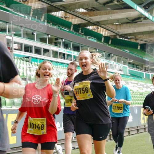 13.09.2026 - 21. swb-Marathon Bremen Michael Burmester http://msf.ph/oto/10417634 13.09.2026 10:42:45 Laufen im Stadion 10002, 10004, 10005, 10148, 10271, 10303, 10330, 10361, 10362, 10395, 10396, 10402, 10422, 10461, 10462, 10474, 10490, 10491, 10519, 10546, 10547, 10557, 10572, 10665, 10705, 10719, 10722, 10752, 10773, 10776, 10784, 10805, 10854, 10859, 10880, 10889, 10909, 10963, 10977, 11026, 11027, 11041, 11078, 11084, 11085, 11090, 11097, 11098, 11140, 11173, 11192, 11274, 11482 meine-sportfotos.de