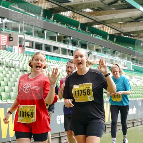 13.09.2026 - 21. swb-Marathon Bremen Michael Burmester http://msf.ph/oto/10417663 13.09.2026 10:42:45 Laufen im Stadion 10002, 10004, 10005, 10148, 10271, 10303, 10330, 10361, 10362, 10395, 10396, 10402, 10422, 10461, 10462, 10474, 10490, 10491, 10519, 10546, 10547, 10557, 10572, 10665, 10705, 10719, 10722, 10752, 10773, 10776, 10784, 10805, 10854, 10859, 10880, 10889, 10909, 10963, 10977, 11026, 11027, 11041, 11078, 11084, 11085, 11090, 11097, 11098, 11140, 11173, 11192, 11274, 11482 meine-sportfotos.de