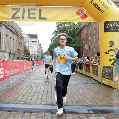 13.09.2026 - Kiel Lauf Yannick Fuchs http://msf.ph/oto/10417666 13.09.2026 09:38:58 Ziel 682, 1702, 4314, 8313, 8943, 9838, 10894, 1806, 3315, 3344, 3814, 4043, 4518, 4975, 6989, 7747, 8482, 9759, 9825, 10415, 10894, 11351, 20, 1927, 5272, 5398, 5869, 7431, 12496, 12682, 12833, 1946, 2480, 2903, 3315, 3344, 11351 meine-sportfotos.de