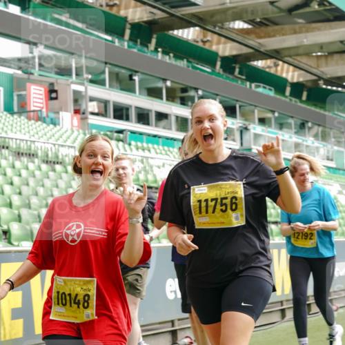 13.09.2026 - 21. swb-Marathon Bremen Michael Burmester http://msf.ph/oto/10417669 13.09.2026 10:42:45 Laufen im Stadion 10002, 10004, 10005, 10148, 10271, 10303, 10330, 10361, 10362, 10395, 10396, 10402, 10422, 10461, 10462, 10474, 10490, 10491, 10519, 10546, 10547, 10557, 10572, 10665, 10705, 10719, 10722, 10752, 10773, 10776, 10784, 10805, 10854, 10859, 10880, 10889, 10909, 10963, 10977, 11026, 11027, 11041, 11078, 11084, 11085, 11090, 11097, 11098, 11140, 11173, 11192, 11274, 11482 meine-sportfotos.de