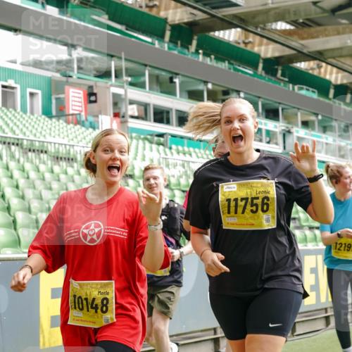 13.09.2026 - 21. swb-Marathon Bremen Michael Burmester http://msf.ph/oto/10417682 13.09.2026 10:42:45 Laufen im Stadion 10002, 10004, 10005, 10148, 10271, 10303, 10330, 10361, 10362, 10395, 10396, 10402, 10422, 10461, 10462, 10474, 10490, 10491, 10519, 10546, 10547, 10557, 10572, 10665, 10705, 10719, 10722, 10752, 10773, 10776, 10784, 10805, 10854, 10859, 10880, 10889, 10909, 10963, 10977, 11026, 11027, 11041, 11078, 11084, 11085, 11090, 11097, 11098, 11140, 11173, 11192, 11274, 11482 meine-sportfotos.de
