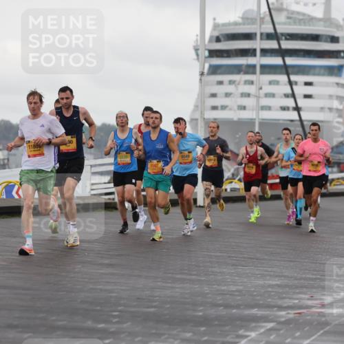 13.09.2026 - Kiel Lauf Andreas Tolksdorf http://msf.ph/oto/10417708 13.09.2026 10:56:43 Kiellinie 04, 08, 90, 11805, 3730, 6549, 10512, 6182, 1316, 3 meine-sportfotos.de