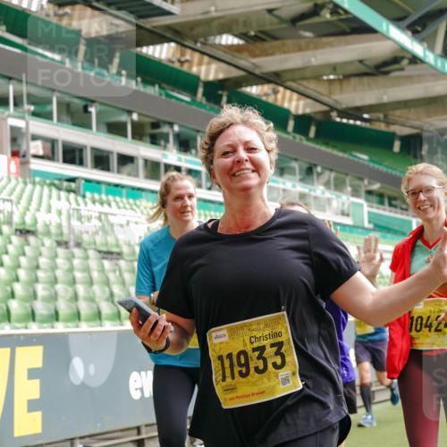 13.09.2026 - 21. swb-Marathon Bremen Michael Burmester http://msf.ph/oto/10417710 13.09.2026 10:42:47 Laufen im Stadion 10002, 10004, 10005, 10148, 10271, 10303, 10330, 10361, 10362, 10395, 10396, 10402, 10422, 10461, 10462, 10474, 10490, 10491, 10519, 10546, 10547, 10557, 10572, 10665, 10705, 10719, 10722, 10752, 10773, 10776, 10784, 10805, 10854, 10859, 10880, 10889, 10899, 10909, 10963, 10977, 11026, 11027, 11041, 11078, 11084, 11085, 11090, 11097, 11098, 11140, 11173, 11192, 11217, 11264, 11274, 11461, 11482 meine-sportfotos.de