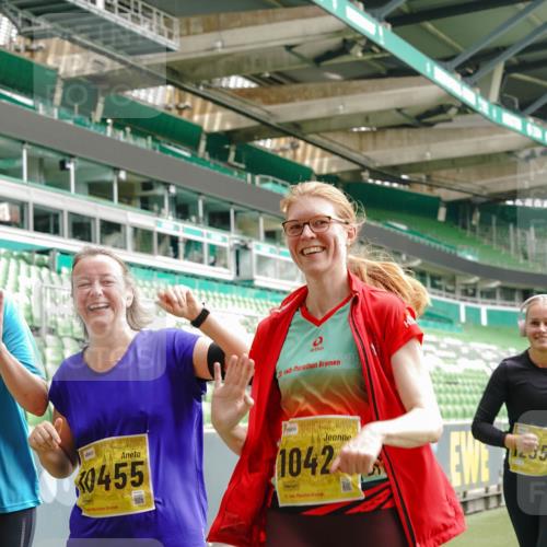13.09.2026 - 21. swb-Marathon Bremen Michael Burmester http://msf.ph/oto/10417738 13.09.2026 10:42:48 Laufen im Stadion 10002, 10004, 10005, 10148, 10271, 10303, 10330, 10361, 10362, 10395, 10396, 10402, 10422, 10461, 10462, 10474, 10490, 10491, 10519, 10546, 10547, 10557, 10572, 10665, 10705, 10719, 10722, 10752, 10773, 10776, 10784, 10805, 10854, 10859, 10880, 10889, 10899, 10900, 10909, 10963, 10977, 11026, 11027, 11041, 11078, 11084, 11085, 11090, 11097, 11098, 11140, 11173, 11192, 11217, 11264, 11274, 11461, 11482 meine-sportfotos.de