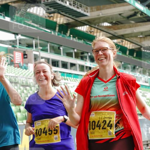 13.09.2026 - 21. swb-Marathon Bremen Michael Burmester http://msf.ph/oto/10417768 13.09.2026 10:42:48 Laufen im Stadion 10002, 10004, 10005, 10148, 10271, 10303, 10330, 10361, 10362, 10395, 10396, 10402, 10422, 10461, 10462, 10474, 10490, 10491, 10519, 10546, 10547, 10557, 10572, 10665, 10705, 10719, 10722, 10752, 10773, 10776, 10784, 10805, 10854, 10859, 10880, 10889, 10899, 10900, 10909, 10963, 10977, 11026, 11027, 11041, 11078, 11084, 11085, 11090, 11097, 11098, 11140, 11173, 11192, 11217, 11264, 11274, 11461, 11482 meine-sportfotos.de