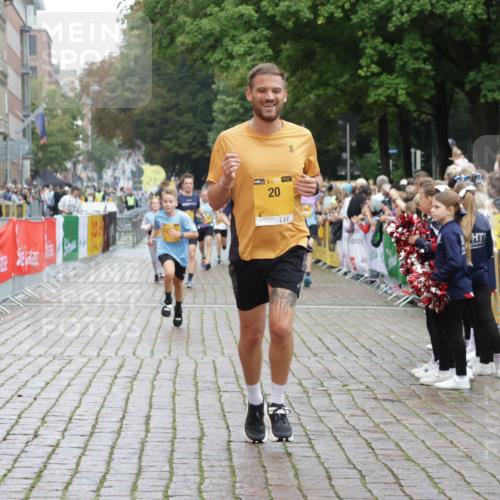 13.09.2026 - Kiel Lauf Yannick Fuchs http://msf.ph/oto/10417774 13.09.2026 09:39:08 Ziel 20, 1702, 1927, 12496, 12682, 682, 3814, 4314, 4518, 4975, 6989, 7747, 8313, 8482, 8943, 9759, 9838, 10415, 10894, 3522, 4104, 5272, 5398, 5869, 7216, 7431, 8591, 8807, 12833, 1806, 3344, 4043, 4518, 4975, 6989, 9825 meine-sportfotos.de