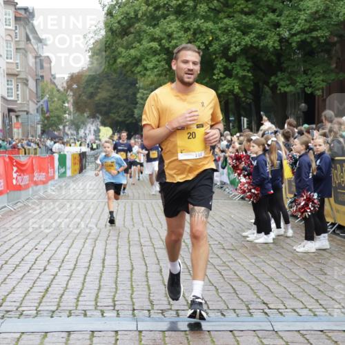 13.09.2026 - Kiel Lauf Yannick Fuchs http://msf.ph/oto/10417803 13.09.2026 09:39:08 Ziel 20, 1702, 1927, 12496, 12682, 682, 3814, 4314, 4518, 4975, 6989, 7747, 8313, 8482, 8943, 9759, 9838, 10415, 10894, 3522, 4104, 5272, 5398, 5869, 7216, 7431, 8591, 8807, 12833, 1806, 3344, 4043, 4518, 4975, 6989, 9825 meine-sportfotos.de