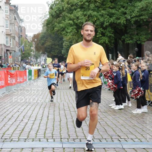 13.09.2026 - Kiel Lauf Yannick Fuchs http://msf.ph/oto/10417808 13.09.2026 09:39:09 Ziel 20, 1702, 1927, 5869, 7431, 12496, 12682, 682, 3814, 4314, 4518, 4975, 7747, 8313, 8482, 8943, 9759, 9838, 10415, 10894, 3522, 4104, 5272, 5398, 7216, 8591, 8807, 12833, 1806, 4043, 4518, 4975, 6989, 9825 meine-sportfotos.de