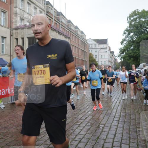13.09.2026 - Kiel Lauf Yannick Fuchs http://msf.ph/oto/10417927 13.09.2026 10:50:02 Ziel 136, 253, 723, 1057, 1401, 1452, 2733, 2901, 3076, 4039, 4317, 4921, 5115, 5438, 5685, 5804, 6445, 7437, 8185, 8237, 8375, 8459, 8595, 8665, 10171, 10216, 10237, 10297, 10534, 10767, 11414, 11437, 11485, 11712, 11776, 12590, 12664, 12747, 959, 1388, 1770, 2167, 2245, 2668, 2705, 3008, 3164, 3259, 3294, 3311, 3459, 3508, 3528, 3979, 4049, 5054, 5179, 5350, 5370, 5651, 5741, 5849, 6024, 6034, 6157, 6292, 6321, 6339, 6827, 6830, 6831, 6877, 7011, 8237, 8644, 8977, 9037, 177 meine-sportfotos.de