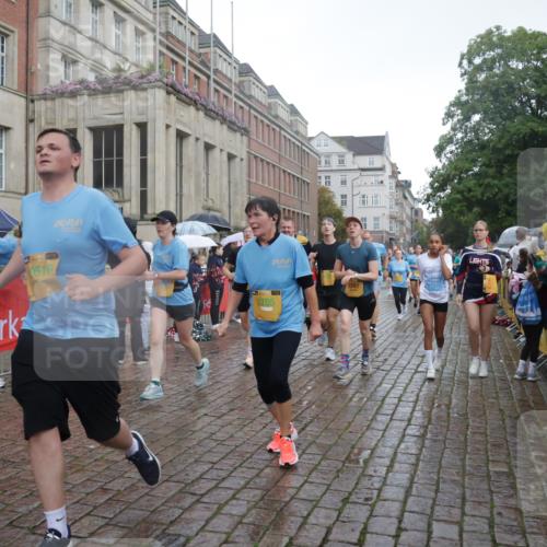 13.09.2026 - Kiel Lauf Yannick Fuchs http://msf.ph/oto/10417945 13.09.2026 10:50:03 Ziel 136, 253, 723, 1057, 1401, 1452, 2709, 2733, 2901, 3076, 4039, 4317, 4921, 5115, 5438, 5685, 5804, 6445, 7437, 8185, 8375, 8459, 8665, 10171, 10216, 10237, 10297, 10534, 10767, 11414, 11437, 11485, 11776, 12590, 12664, 12747, 959, 1388, 2167, 2245, 2668, 2705, 3008, 3164, 3259, 3294, 3311, 3459, 3508, 3528, 3979, 4049, 5179, 5350, 5370, 5651, 5741, 5849, 6024, 6157, 6292, 6321, 6339, 6827, 6830, 6831, 6877, 7011, 8237, 8644, 8977, 9037, 177, 6321 meine-sportfotos.de