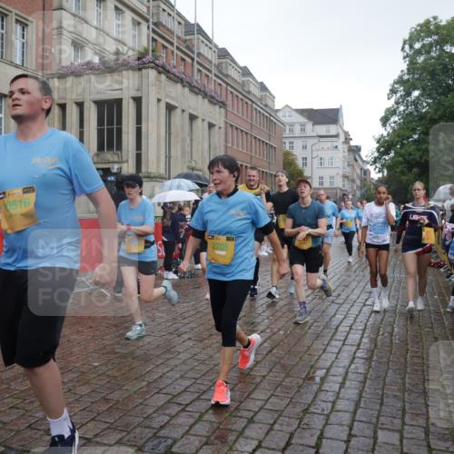 13.09.2026 - Kiel Lauf Yannick Fuchs http://msf.ph/oto/10417948 13.09.2026 10:50:03 Ziel 136, 253, 723, 1057, 1401, 1452, 2709, 2733, 2901, 3076, 4039, 4317, 4921, 5115, 5438, 5685, 5804, 6445, 7437, 8185, 8375, 8459, 8665, 10171, 10216, 10237, 10297, 10534, 10767, 11414, 11437, 11485, 11776, 12590, 12664, 12747, 959, 1388, 2167, 2245, 2668, 2705, 3008, 3164, 3259, 3294, 3311, 3459, 3508, 3528, 3979, 4049, 5179, 5350, 5370, 5651, 5741, 5849, 6024, 6157, 6292, 6321, 6339, 6827, 6830, 6831, 6877, 7011, 8237, 8644, 8977, 9037, 177, 6321 meine-sportfotos.de