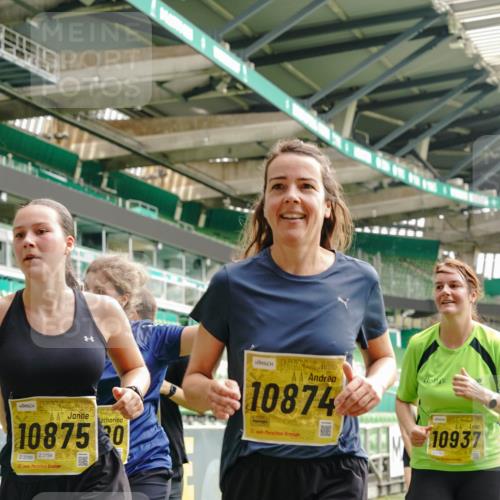 13.09.2026 - 21. swb-Marathon Bremen Michael Burmester http://msf.ph/oto/10417981 13.09.2026 10:42:55 Laufen im Stadion 10002, 10004, 10005, 10148, 10271, 10303, 10330, 10361, 10362, 10395, 10396, 10402, 10422, 10461, 10462, 10474, 10490, 10491, 10519, 10546, 10547, 10557, 10572, 10665, 10722, 10752, 10773, 10776, 10784, 10805, 10854, 10880, 10889, 10899, 10900, 10909, 10963, 10977, 11026, 11027, 11041, 11078, 11084, 11085, 11090, 11097, 11098, 11140, 11173, 11192, 11217, 11264, 11274, 11333, 11337, 11448, 11456, 11461, 11482 meine-sportfotos.de