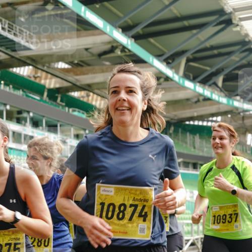 13.09.2026 - 21. swb-Marathon Bremen Michael Burmester http://msf.ph/oto/10418003 13.09.2026 10:42:55 Laufen im Stadion 10002, 10004, 10005, 10148, 10271, 10303, 10330, 10361, 10362, 10395, 10396, 10402, 10422, 10461, 10462, 10474, 10490, 10491, 10519, 10546, 10547, 10557, 10572, 10665, 10722, 10752, 10773, 10776, 10784, 10805, 10854, 10880, 10889, 10899, 10900, 10909, 10963, 10977, 11026, 11027, 11041, 11078, 11084, 11085, 11090, 11097, 11098, 11140, 11173, 11192, 11217, 11264, 11274, 11333, 11337, 11448, 11456, 11461, 11482 meine-sportfotos.de