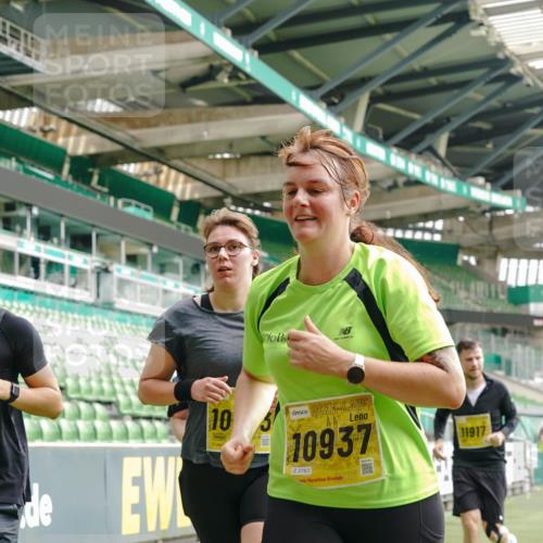 13.09.2026 - 21. swb-Marathon Bremen Michael Burmester http://msf.ph/oto/10418035 13.09.2026 10:42:56 Laufen im Stadion 10002, 10004, 10005, 10148, 10271, 10303, 10330, 10361, 10362, 10395, 10396, 10402, 10422, 10461, 10462, 10474, 10490, 10491, 10519, 10546, 10547, 10557, 10572, 10605, 10606, 10665, 10752, 10773, 10776, 10784, 10805, 10854, 10880, 10889, 10899, 10900, 10909, 10963, 10977, 11026, 11027, 11041, 11078, 11084, 11085, 11090, 11097, 11098, 11140, 11173, 11192, 11217, 11264, 11274, 11333, 11337, 11448, 11456, 11461, 11482 meine-sportfotos.de