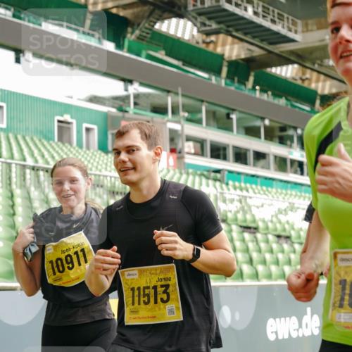 13.09.2026 - 21. swb-Marathon Bremen Michael Burmester http://msf.ph/oto/10418049 13.09.2026 10:42:56 Laufen im Stadion 10002, 10004, 10005, 10148, 10271, 10303, 10330, 10361, 10362, 10395, 10396, 10402, 10422, 10461, 10462, 10474, 10490, 10491, 10519, 10546, 10547, 10557, 10572, 10605, 10606, 10665, 10752, 10773, 10776, 10784, 10805, 10854, 10880, 10889, 10899, 10900, 10909, 10963, 10977, 11026, 11027, 11041, 11078, 11084, 11085, 11090, 11097, 11098, 11140, 11173, 11192, 11217, 11264, 11274, 11333, 11337, 11448, 11456, 11461, 11482 meine-sportfotos.de