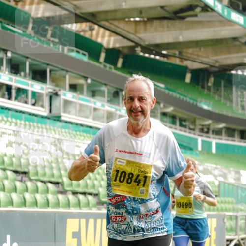 13.09.2026 - 21. swb-Marathon Bremen Michael Burmester http://msf.ph/oto/10418178 13.09.2026 10:43:03 Laufen im Stadion 10002, 10004, 10005, 10148, 10271, 10303, 10325, 10330, 10335, 10361, 10362, 10395, 10396, 10402, 10422, 10459, 10461, 10462, 10474, 10490, 10491, 10513, 10519, 10546, 10547, 10557, 10572, 10605, 10606, 10665, 10752, 10773, 10784, 10805, 10854, 10880, 10889, 10899, 10900, 10909, 10963, 10977, 11026, 11027, 11041, 11078, 11084, 11085, 11090, 11097, 11098, 11140, 11173, 11192, 11217, 11264, 11274, 11333, 11337, 11448, 11456, 11461, 11482 meine-sportfotos.de
