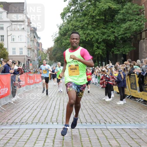 13.09.2026 - Kiel Lauf Yannick Fuchs http://msf.ph/oto/10418204 13.09.2026 09:39:37 Ziel 4104, 8807, 9351, 9444, 9782, 10303, 10769, 12172, 20, 1702, 1927, 3522, 4104, 5272, 5398, 5869, 7216, 7431, 8591, 12496, 12682, 12833, 2123, 2510, 4090, 4605, 4862, 6209, 8620, 9367, 10031, 11034, 682, 1702, 1927, 8943 meine-sportfotos.de