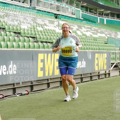 13.09.2026 - 21. swb-Marathon Bremen Michael Burmester http://msf.ph/oto/10418215 13.09.2026 10:43:04 Laufen im Stadion 10002, 10004, 10005, 10148, 10271, 10303, 10325, 10330, 10335, 10361, 10362, 10395, 10396, 10402, 10422, 10459, 10461, 10462, 10474, 10490, 10491, 10513, 10519, 10546, 10547, 10557, 10572, 10605, 10606, 10665, 10752, 10773, 10784, 10805, 10854, 10880, 10889, 10899, 10900, 10909, 10963, 10977, 11026, 11027, 11041, 11078, 11084, 11085, 11090, 11097, 11098, 11140, 11173, 11192, 11217, 11264, 11274, 11333, 11337, 11448, 11456, 11461, 11482 meine-sportfotos.de
