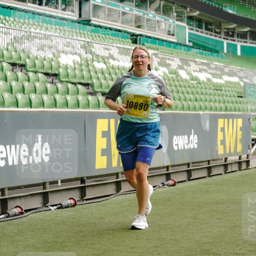 13.09.2026 - 21. swb-Marathon Bremen Michael Burmester http://msf.ph/oto/10418258 13.09.2026 10:43:04 Laufen im Stadion 10002, 10004, 10005, 10148, 10271, 10303, 10325, 10330, 10335, 10361, 10362, 10395, 10396, 10402, 10422, 10459, 10461, 10462, 10474, 10490, 10491, 10513, 10519, 10546, 10547, 10557, 10572, 10605, 10606, 10665, 10752, 10773, 10784, 10805, 10854, 10880, 10889, 10899, 10900, 10909, 10963, 10977, 11026, 11027, 11041, 11078, 11084, 11085, 11090, 11097, 11098, 11140, 11173, 11192, 11217, 11264, 11274, 11333, 11337, 11448, 11456, 11461, 11482 meine-sportfotos.de