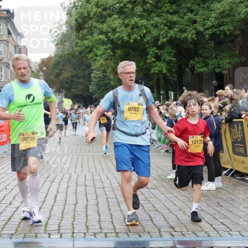 13.09.2026 - Kiel Lauf Yannick Fuchs http://msf.ph/oto/10418263 13.09.2026 09:39:41 Ziel 4090, 4862, 9351, 9444, 9782, 10303, 10769, 12172, 20, 3522, 4104, 5272, 5398, 5869, 7216, 7431, 8591, 8807, 12496, 12682, 12833, 2123, 2510, 4605, 6209, 8620, 9367, 10031, 11034, 20, 1702, 1927 meine-sportfotos.de