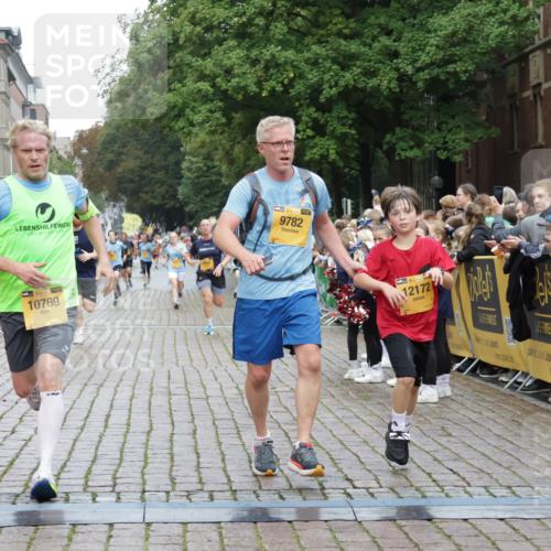 13.09.2026 - Kiel Lauf Yannick Fuchs http://msf.ph/oto/10418270 13.09.2026 09:39:41 Ziel 4090, 4862, 9351, 9444, 9782, 10303, 10769, 12172, 20, 3522, 4104, 5272, 5398, 5869, 7216, 7431, 8591, 8807, 12496, 12682, 12833, 2123, 2510, 4605, 6209, 8620, 9367, 10031, 11034, 20, 1702, 1927 meine-sportfotos.de