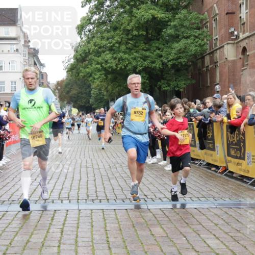 13.09.2026 - Kiel Lauf Yannick Fuchs http://msf.ph/oto/10418282 13.09.2026 09:39:41 Ziel 4090, 4862, 9351, 9444, 9782, 10303, 10769, 12172, 20, 3522, 4104, 5272, 5398, 5869, 7216, 7431, 8591, 8807, 12496, 12682, 12833, 2123, 2510, 4605, 6209, 8620, 9367, 10031, 11034, 20, 1702, 1927 meine-sportfotos.de