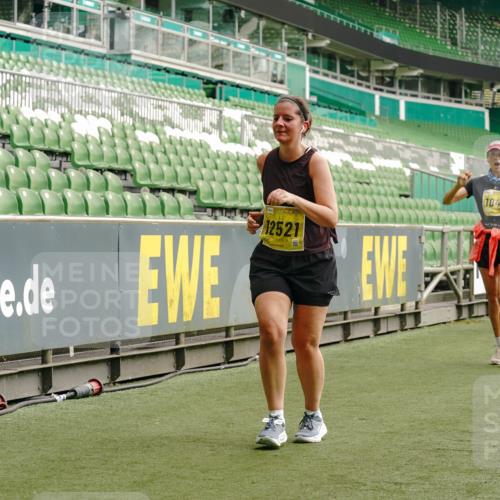 13.09.2026 - 21. swb-Marathon Bremen Michael Burmester http://msf.ph/oto/10418295 13.09.2026 10:43:06 Laufen im Stadion 10002, 10004, 10005, 10148, 10271, 10303, 10325, 10330, 10335, 10361, 10362, 10395, 10396, 10402, 10422, 10459, 10461, 10462, 10474, 10490, 10491, 10513, 10519, 10546, 10557, 10572, 10605, 10606, 10665, 10752, 10773, 10784, 10805, 10854, 10880, 10889, 10899, 10900, 10909, 10963, 10977, 11026, 11027, 11041, 11078, 11084, 11085, 11090, 11097, 11098, 11140, 11173, 11192, 11217, 11264, 11274, 11333, 11337, 11448, 11456, 11461, 11482 meine-sportfotos.de